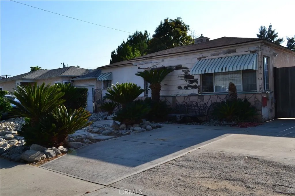 2121 N Pass Avenue