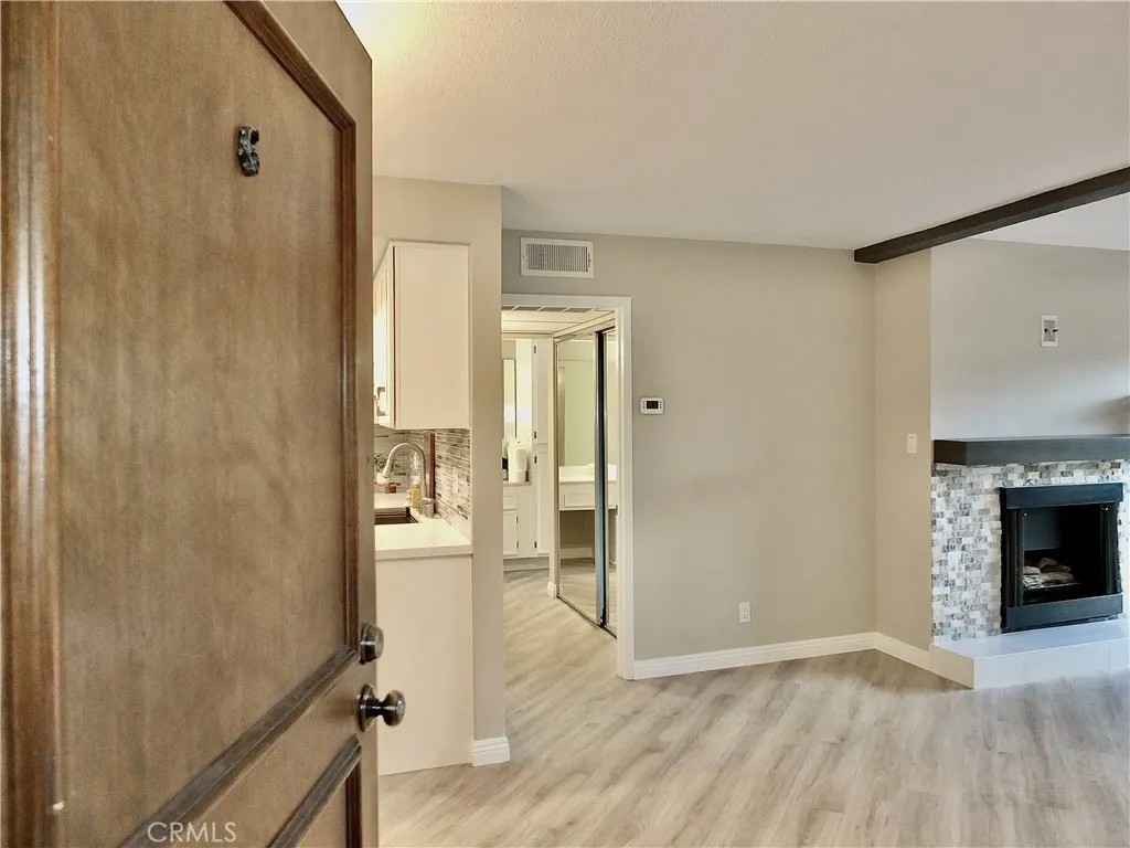 2805 E East 3rd Street 6