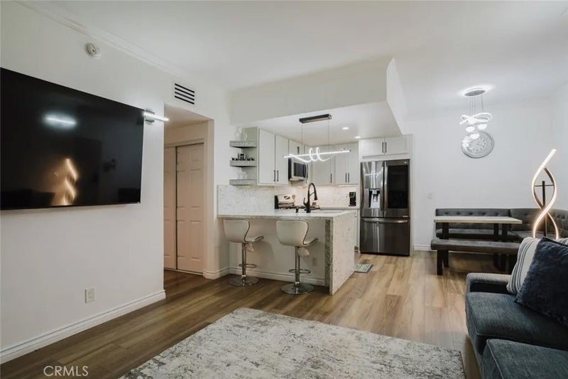 10943 Laurel Canyon 14