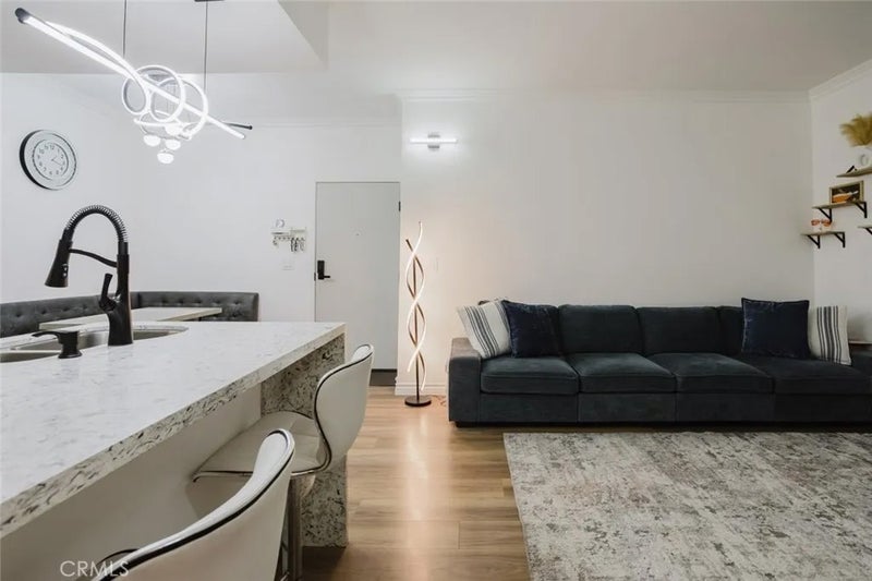 10943 Laurel Canyon 14