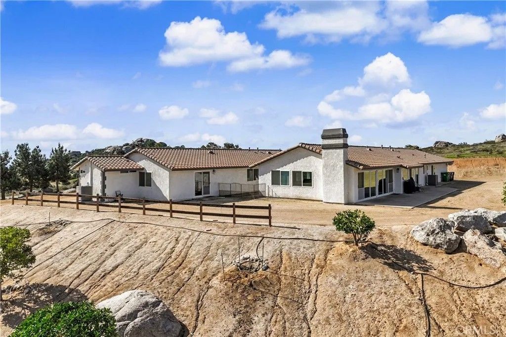 Photo of 31470 Sierra Verde Rd, Homeland, CA 92548 (MLS # SW26027148)