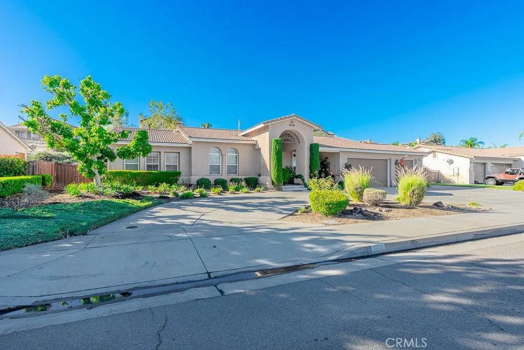 Photo of 1052 Park Avenue, San Jacinto, CA 92583 (MLS # SW25180610)
