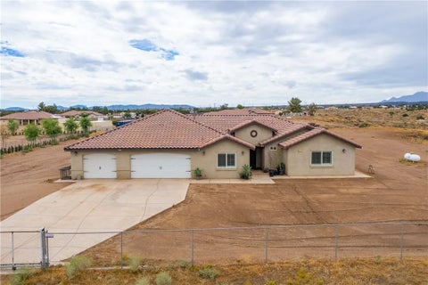 Photo of 10215 Nielson RD, Oak Hills, CA 92344 (MLS # HD26195624)