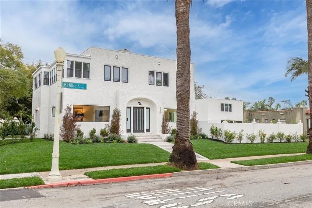 Photo of 132 Belmont Avenue, Long Beach, CA 90803 (MLS # IG26030280)