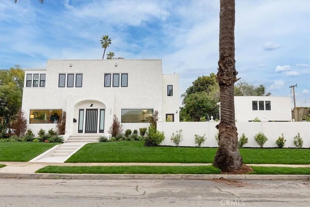 Photo of 132 Belmont Avenue, Long Beach, CA 90803 (MLS # IG26030280)