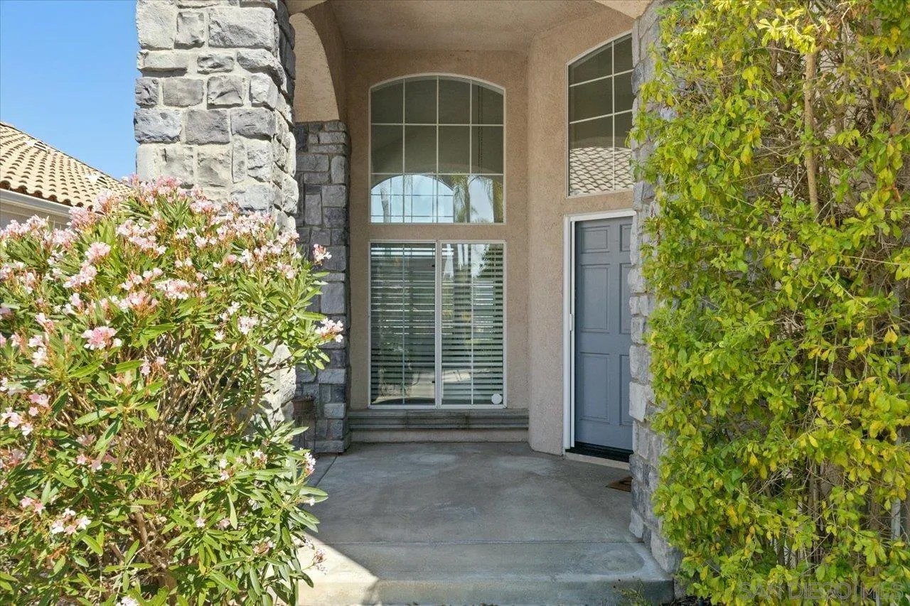 2292 Rock Crest Gln