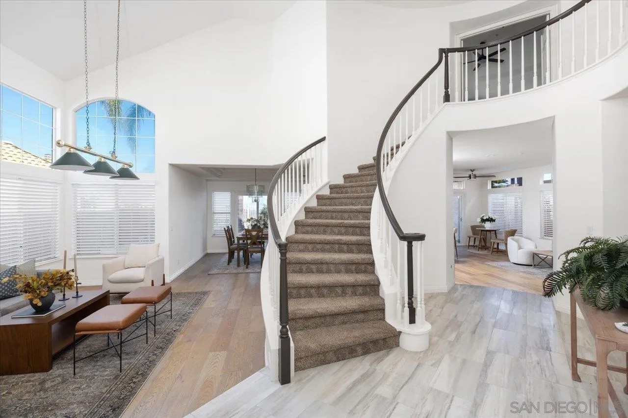 2292 Rock Crest Gln