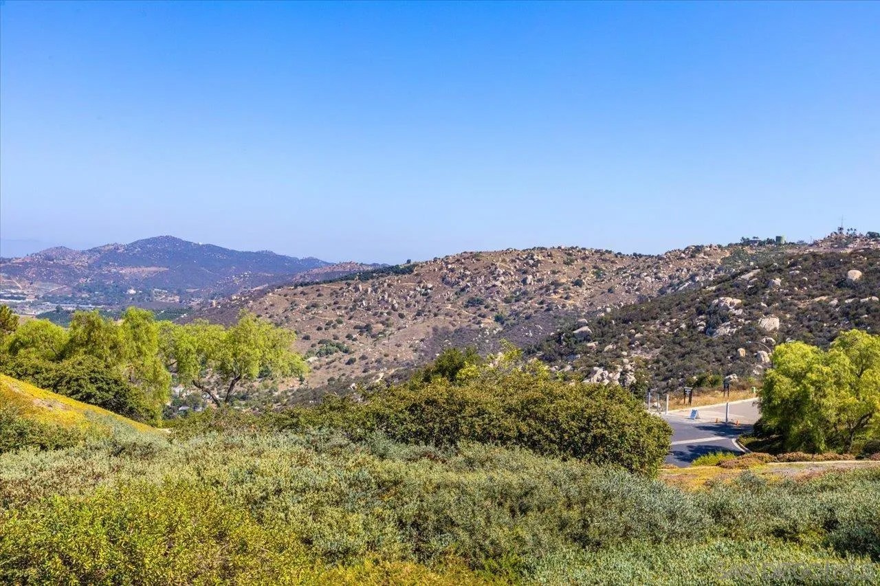 2292 Rock Crest Gln