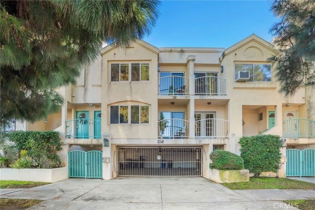 Photo of 110 N Marshall Court #3, San Pedro, CA 90731 (MLS # SB25267515)