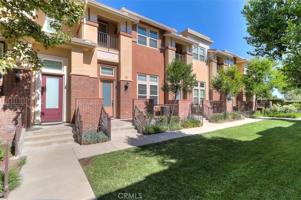 Photo of 754 W 1st Street, Claremont, CA 91711 (MLS # CV26000915)