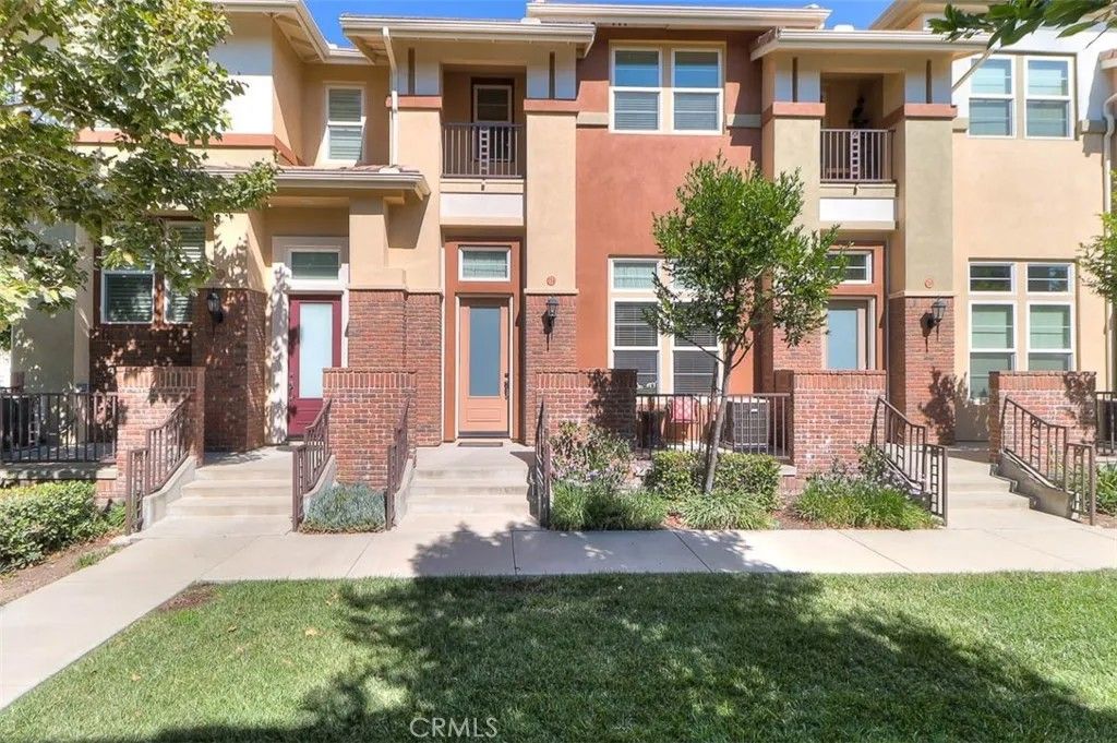 Photo of 754 W 1st Street, Claremont, CA 91711 (MLS # CV26000915)