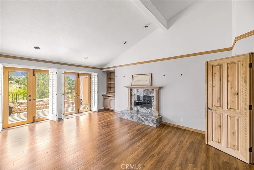 5939 Oakhill Drive