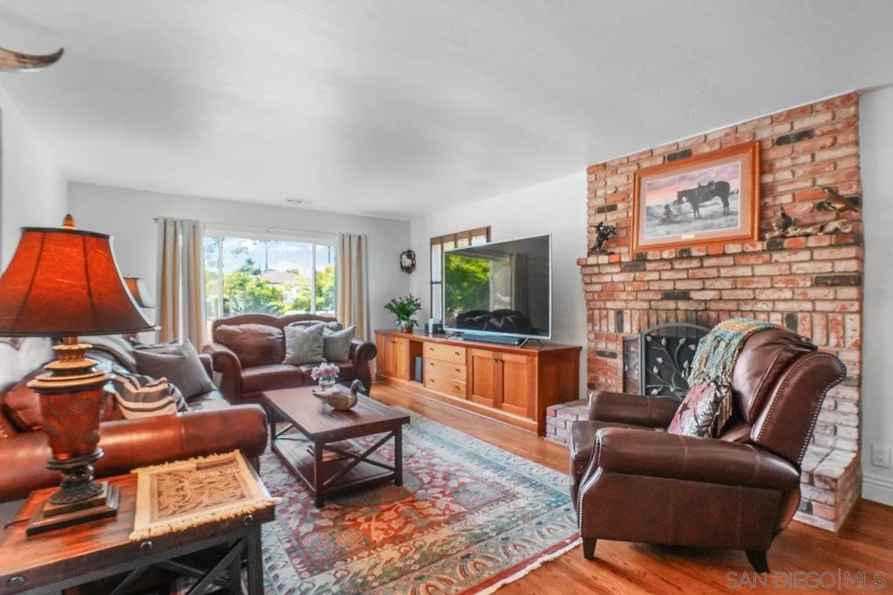 4386 Niagara Ave