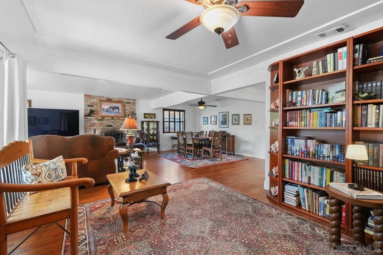 4386 Niagara Ave