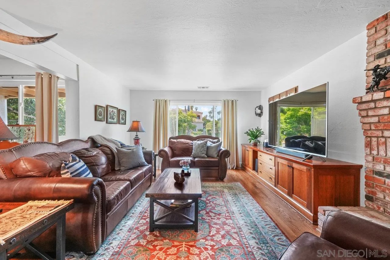 4386 Niagara Ave