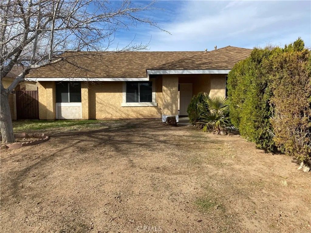 Photo of 2823 E Avenue R13, Palmdale, CA 93550 (MLS # SR26017569)
