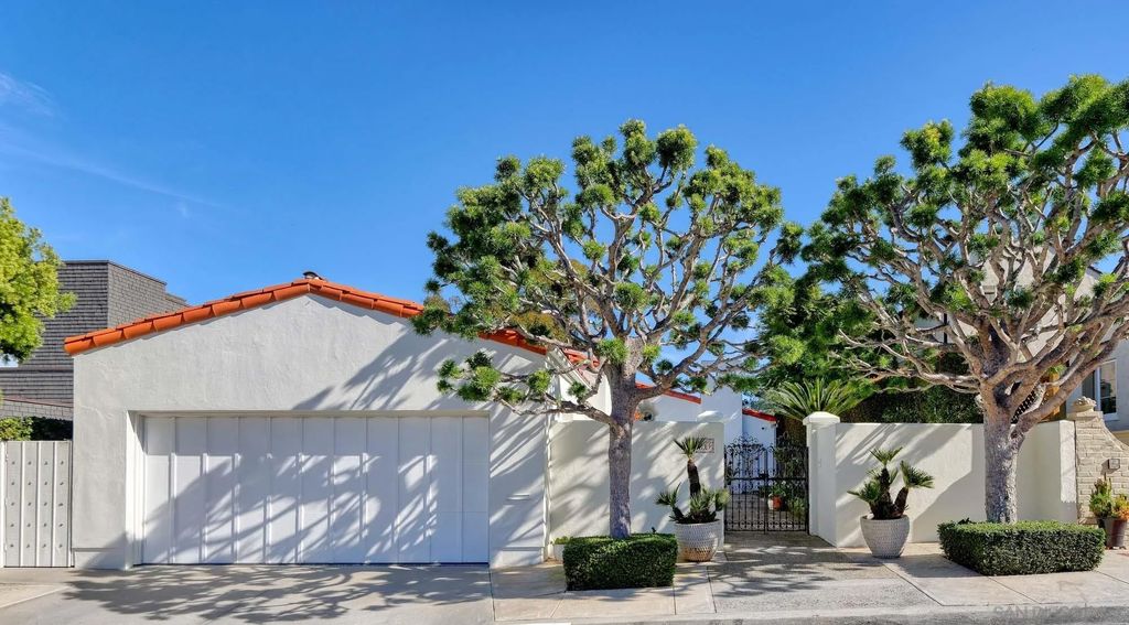 Photo of 7733 Whitefield Pl, La Jolla, CA 92037 (MLS # 260001588)
