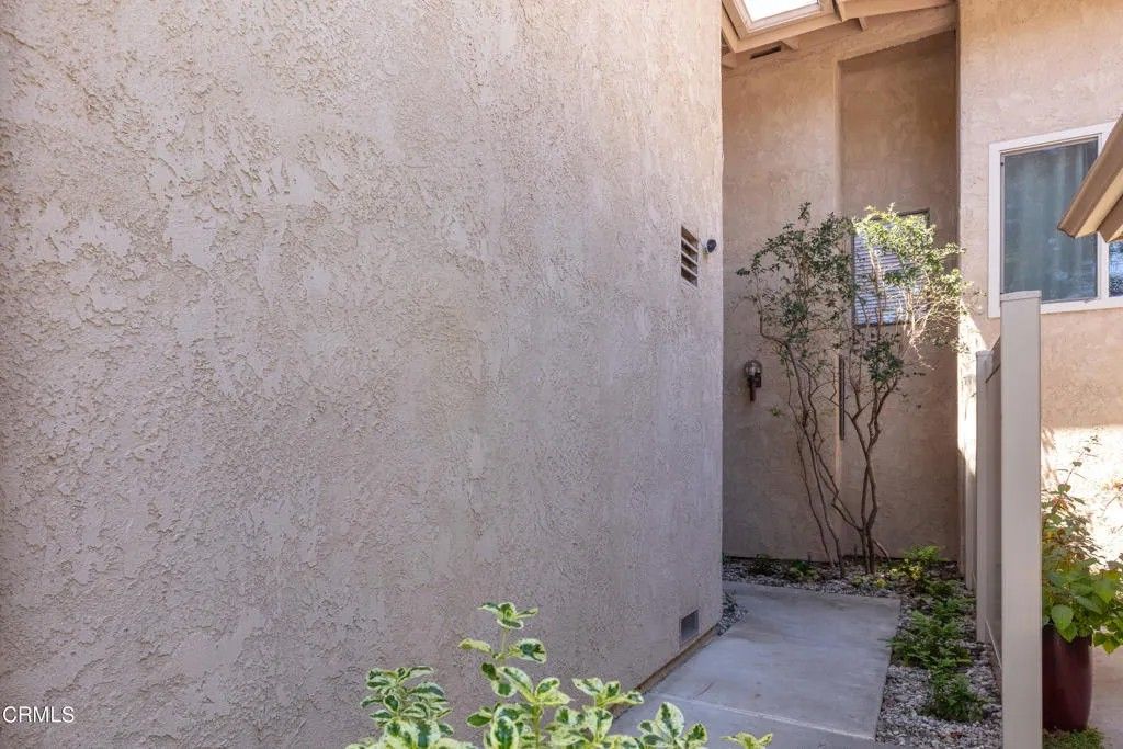 Photo of 985 Hawthorne Lane, Ventura, CA 93003 (MLS # V1-35476)