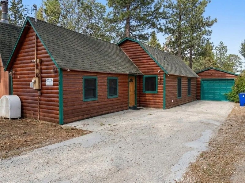 437 Victoria Lane