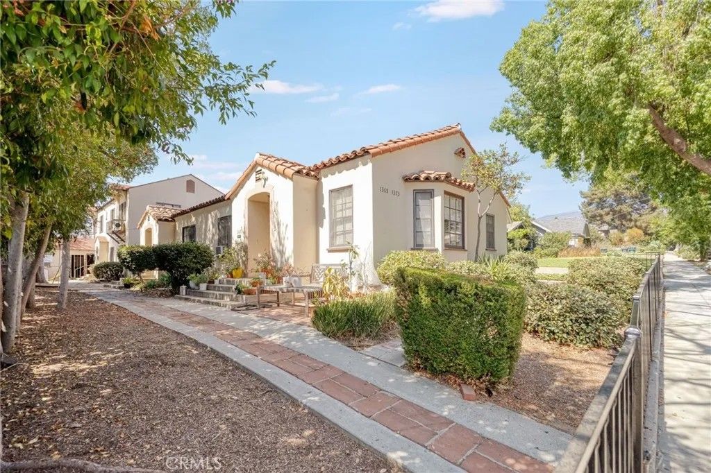 Photo of 1367 N Mentor Avenue, Pasadena, CA 91104 (MLS # BB25278558)