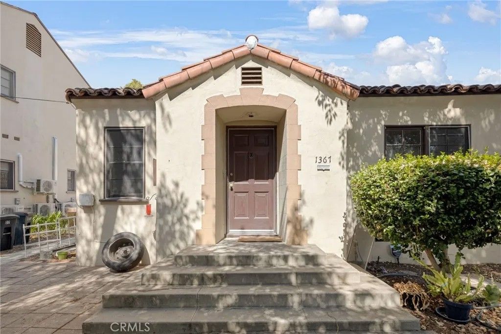 Photo of 1367 N Mentor Avenue, Pasadena, CA 91104 (MLS # BB25278558)