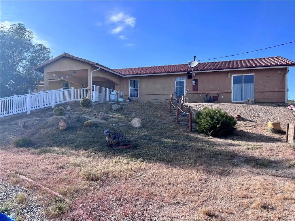Photo of 5855 Carmelita Ave, Yucca Valley, CA 92284 (MLS # JT26003649)