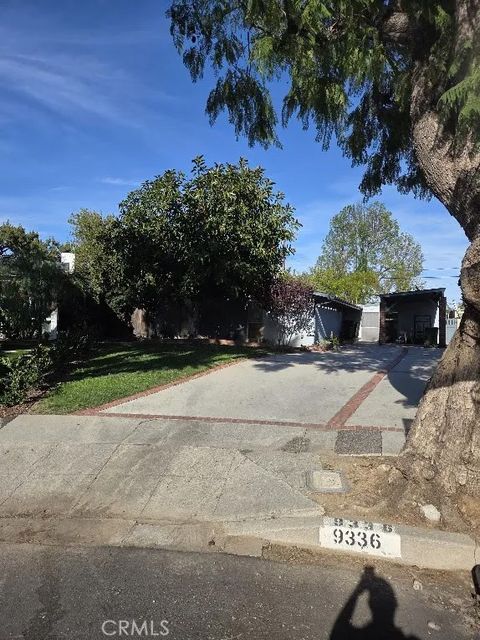 Photo of 9336 Sophia Ave, North Hills, CA 91343 (MLS # SR26046930)