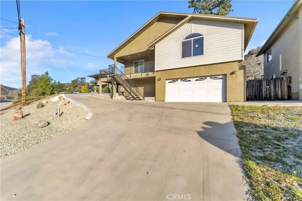 17819 Elizabeth Lake