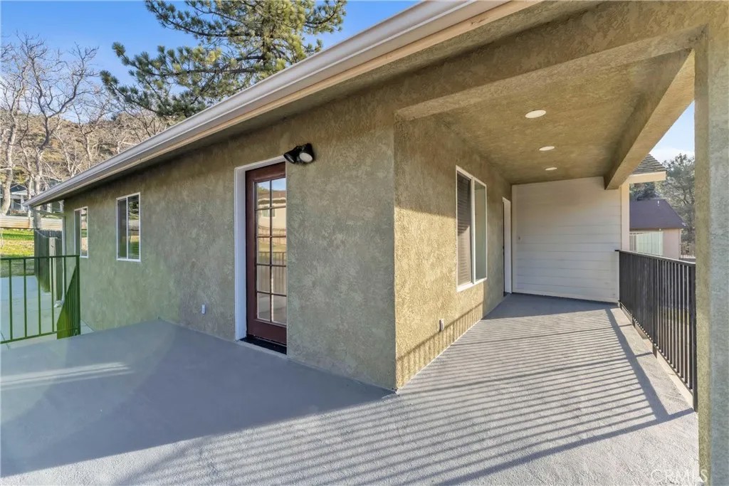 17819 Elizabeth Lake