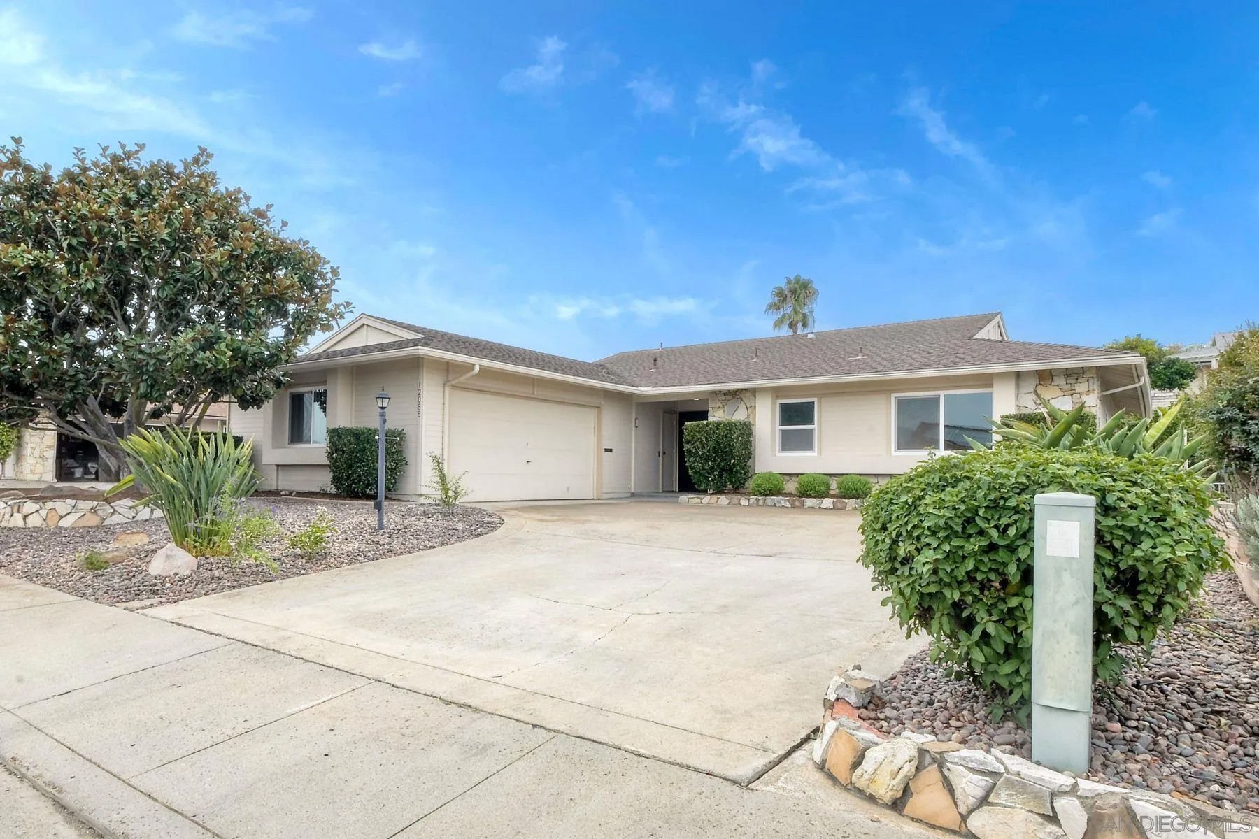 12085 Calle De Maria