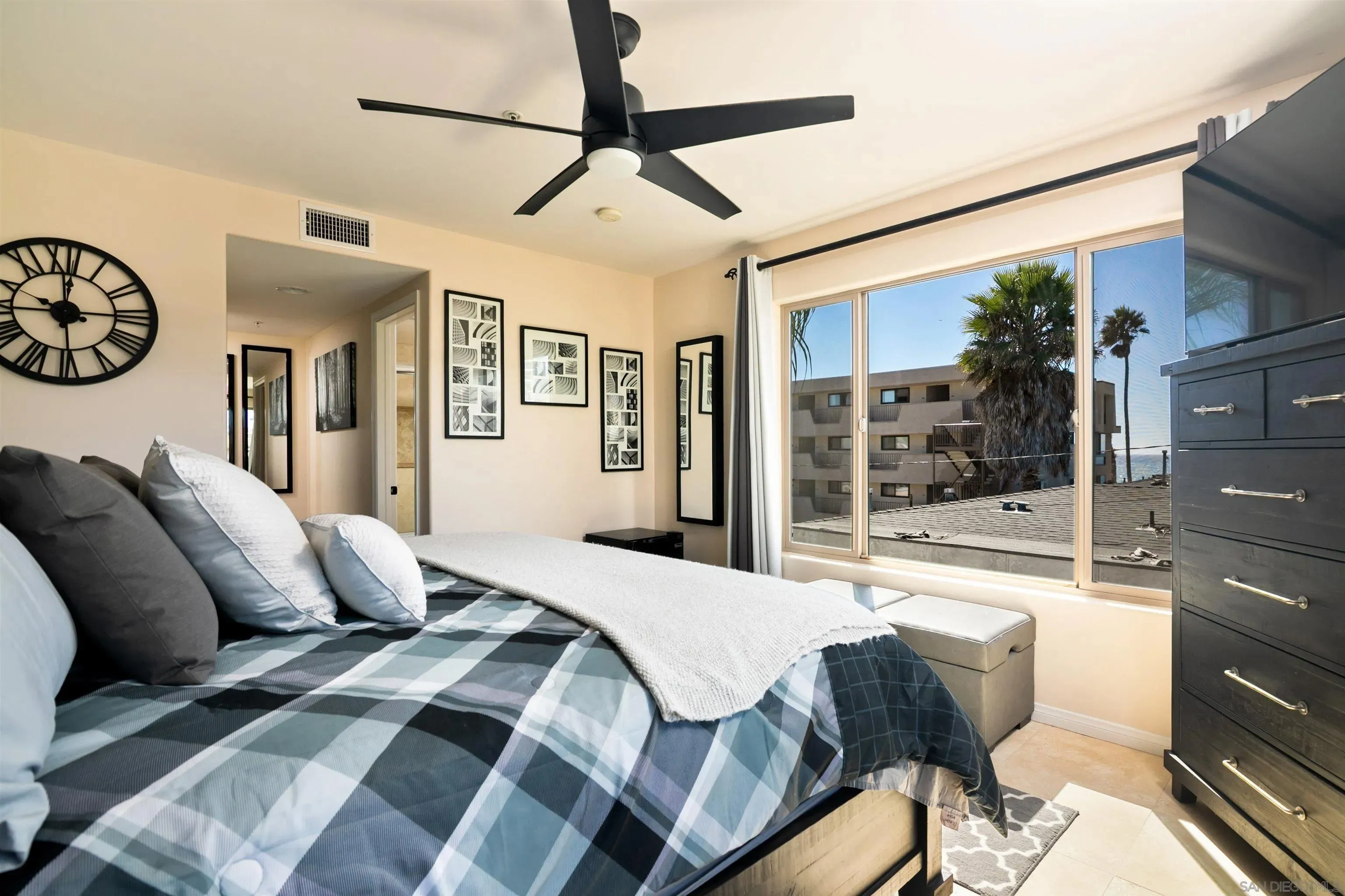 San Diego, California 92109, United States, 4 Bedrooms Bedrooms, ,4 BathroomsBathrooms,Residential,Pending,223950