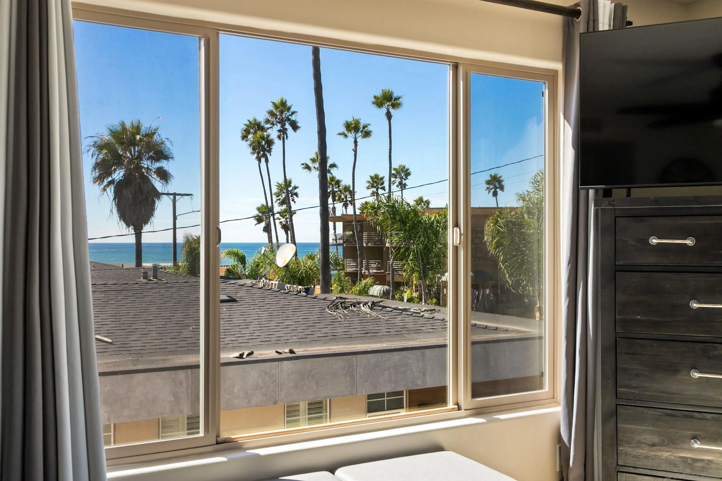 San Diego, California 92109, United States, 4 Bedrooms Bedrooms, ,4 BathroomsBathrooms,Residential,Pending,223950