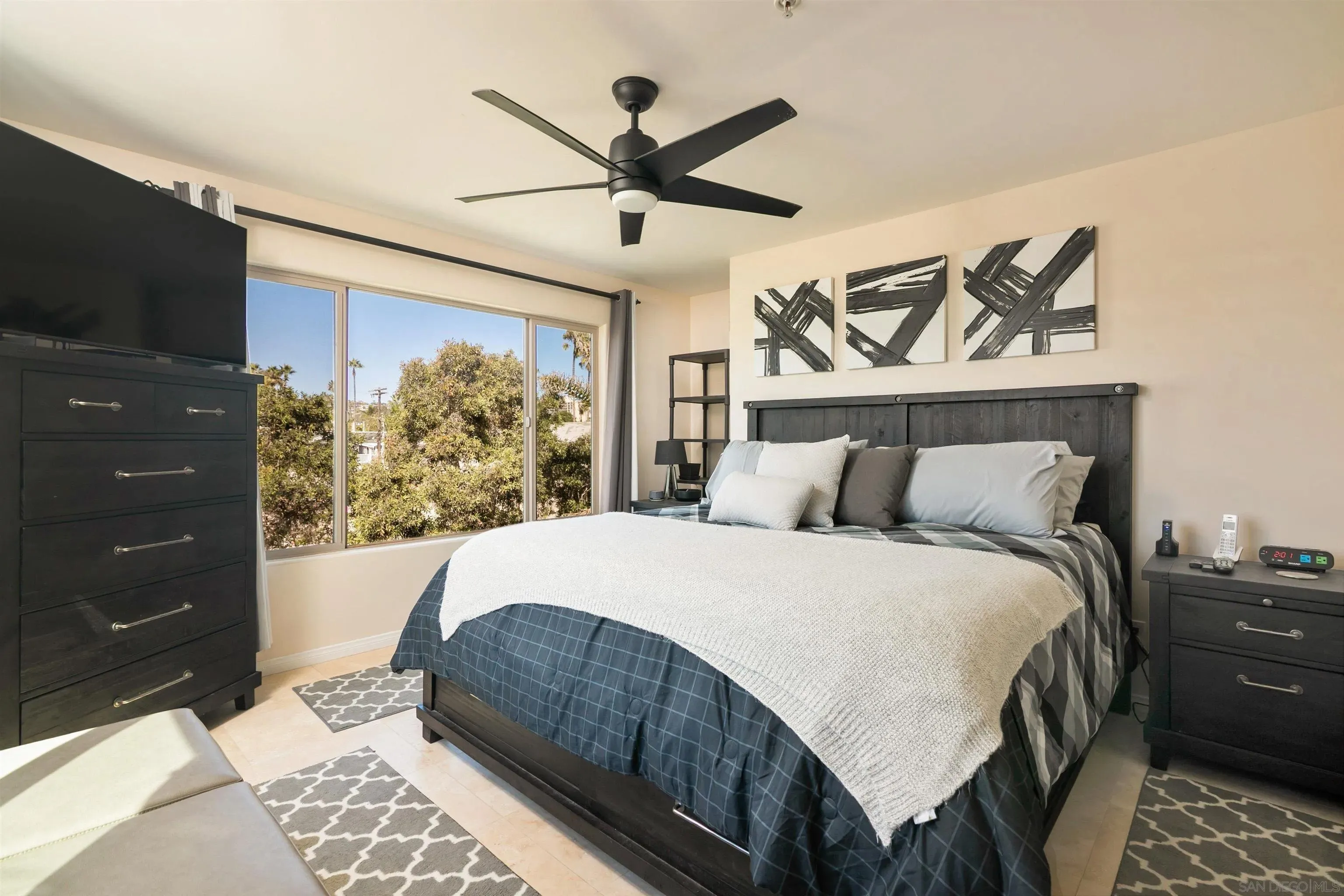 San Diego, California 92109, United States, 4 Bedrooms Bedrooms, ,4 BathroomsBathrooms,Residential,Pending,223950