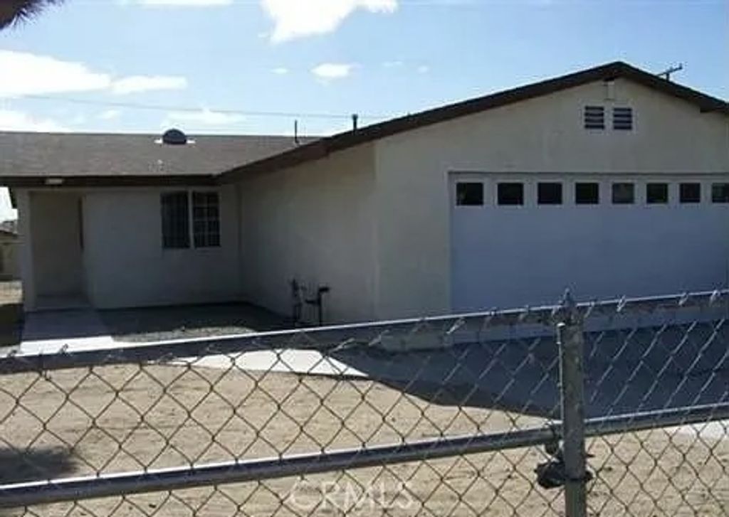 Photo of 6317 Indio Avenue, Yucca Valley, CA 92284 (MLS # CV26071253)