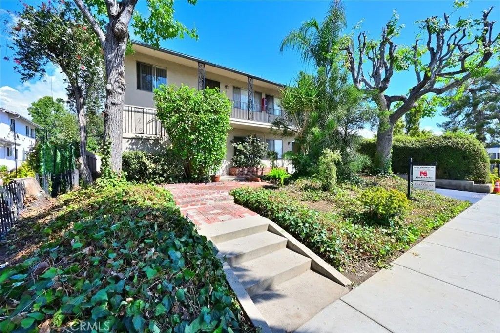 Photo of 1757 E Villa Street, Pasadena, CA 91106 (MLS # AR26073577)