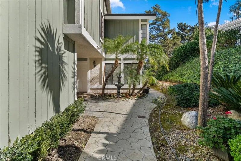 5810 E Mountain Loop