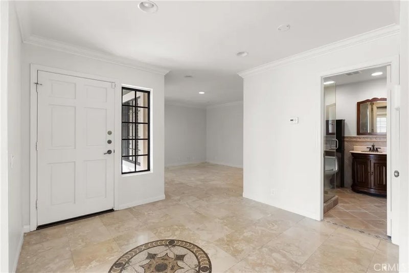 5810 E Mountain Loop