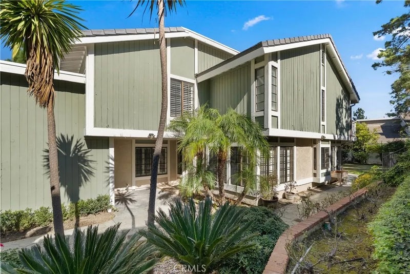 5810 E Mountain Loop