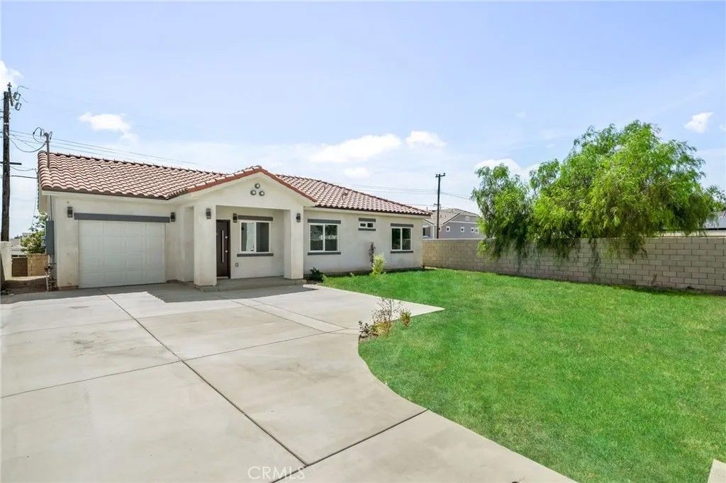 Photo of 15931 Los Cedros Ave #B, Fontana, CA 92336 (MLS # CV26013424)