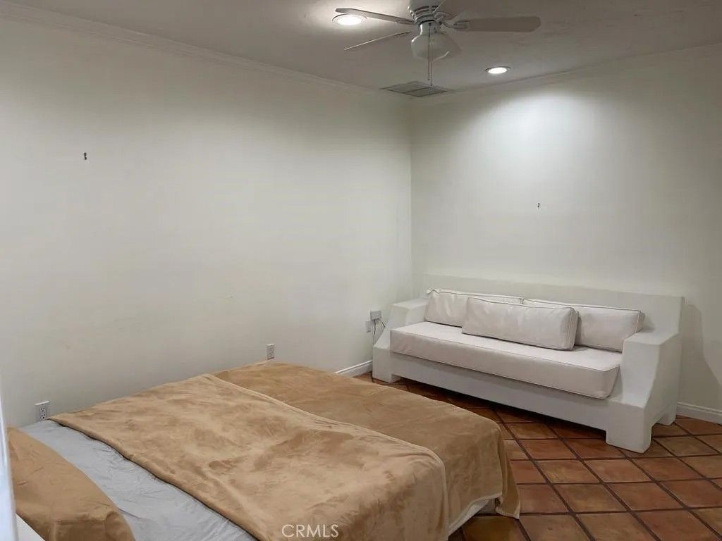 Photo of 4910 Brewster Dr #2, Tarzana, CA 91356 (MLS # SR25280289)