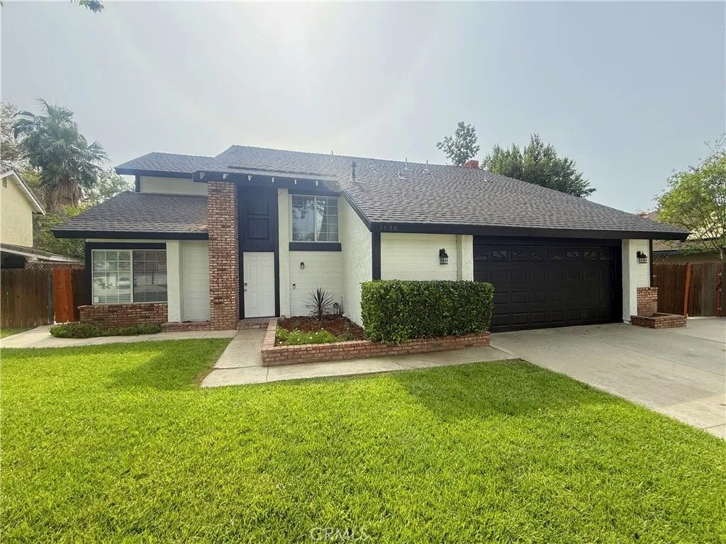 Photo of 3898 Middleton Place, Riverside, CA 92505 (MLS # CV26060940)