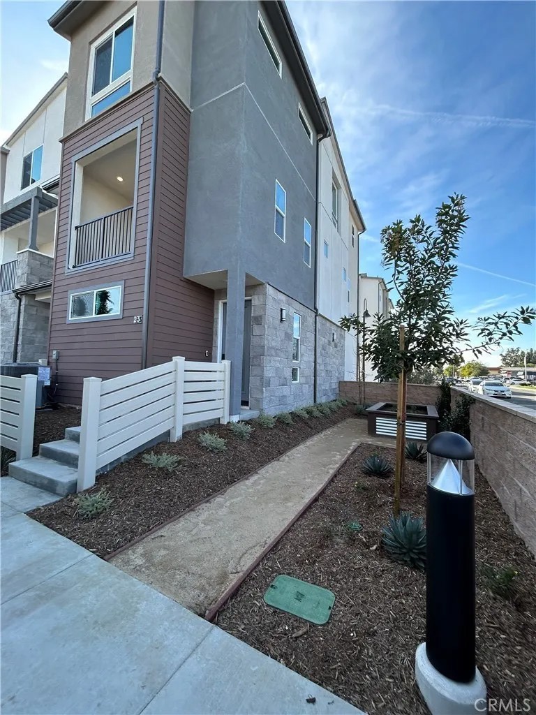 10002 Central Avenue 23
