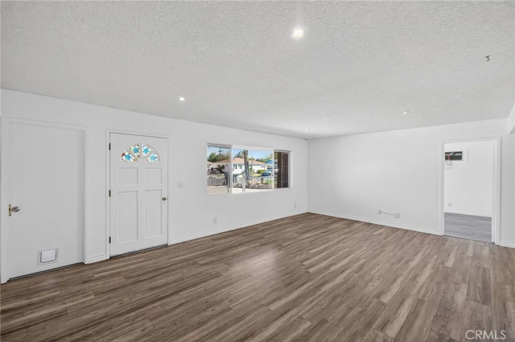 291 W Whittier