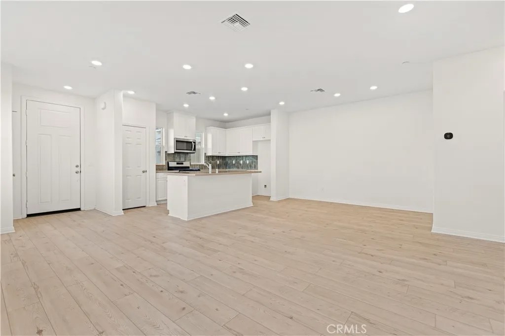 4214 S Laguna Avenue