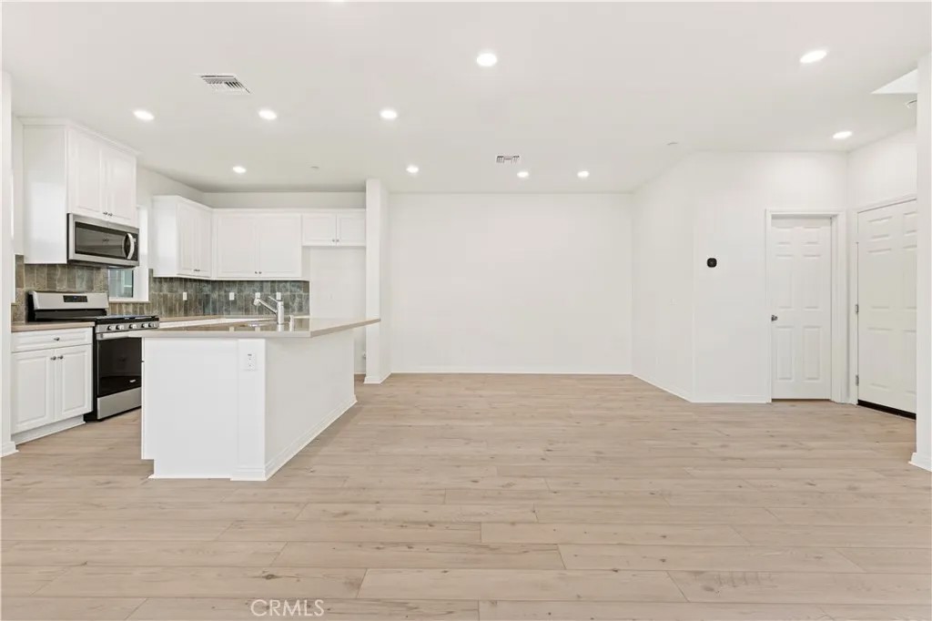 4214 S Laguna Avenue