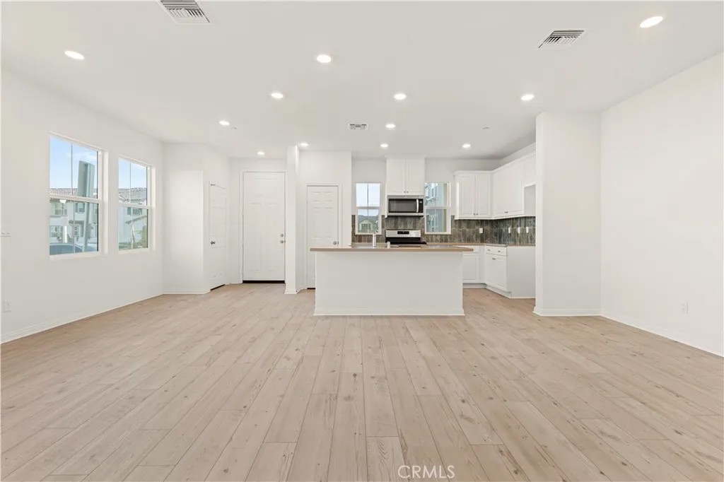 4214 S Laguna Avenue