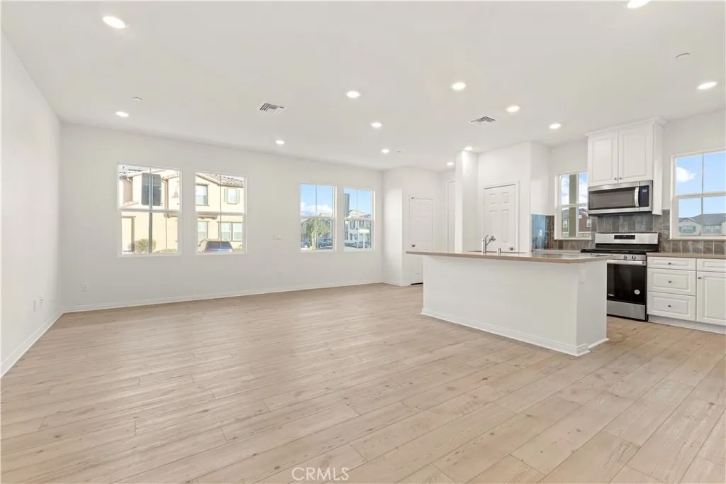 4214 S Laguna Avenue