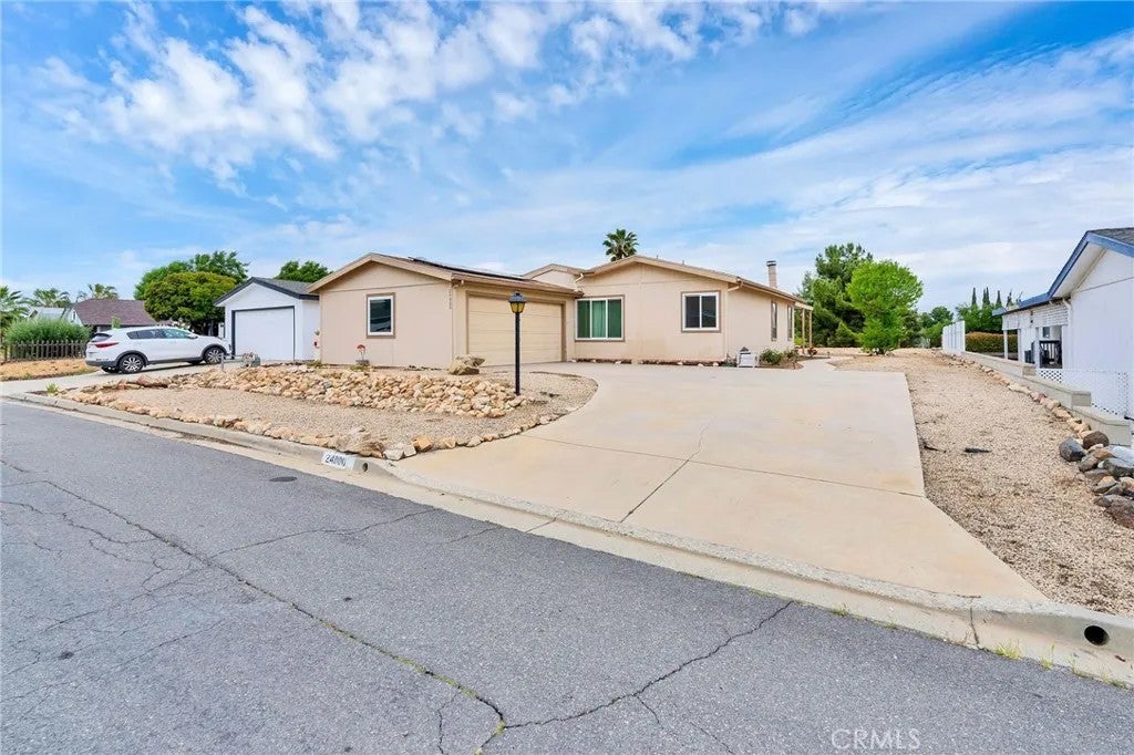 Photo of 24800 Cornstalk Rd, Wildomar, CA 92595 (MLS # SW26058583)