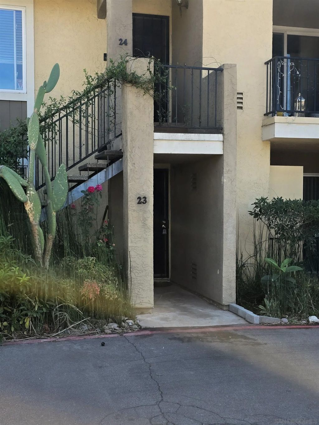 Photo of 525 N Beech St #23, Escondido, CA 92025 (MLS # 250043629)
