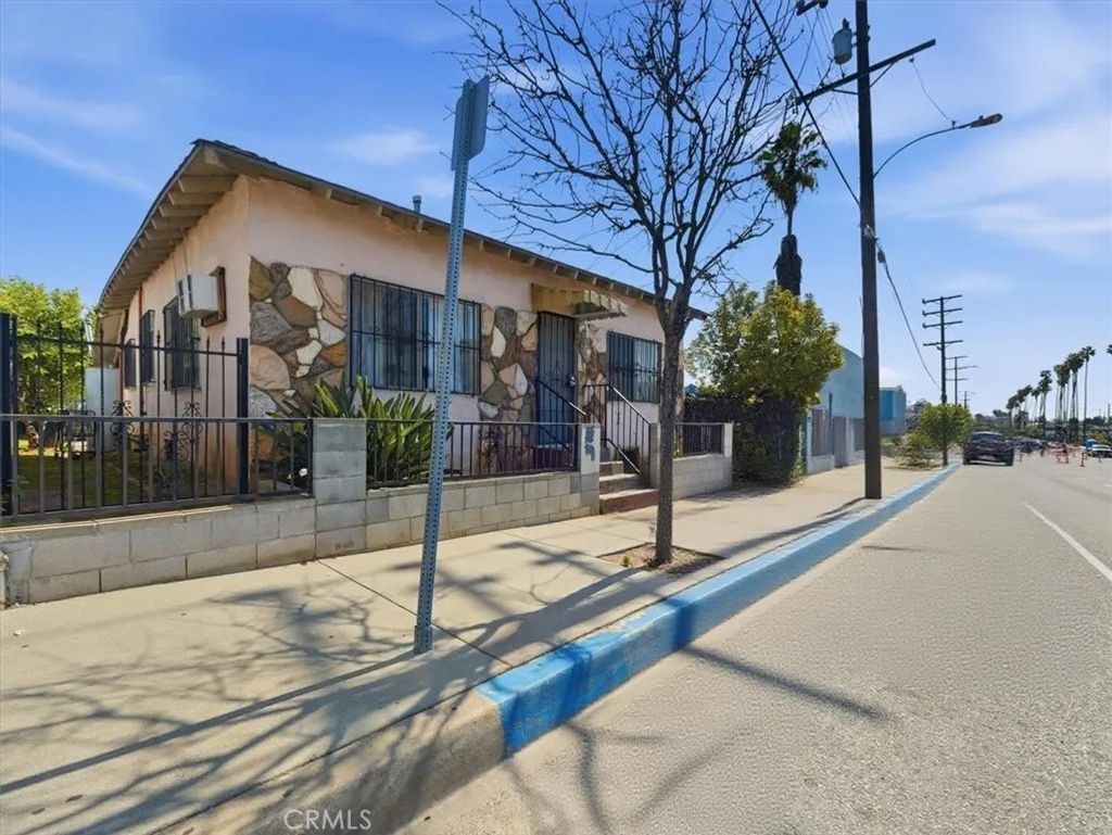 Photo of 708 S Eastern Avenue, Los Angeles, CA 90022 (MLS # CV26043380)
